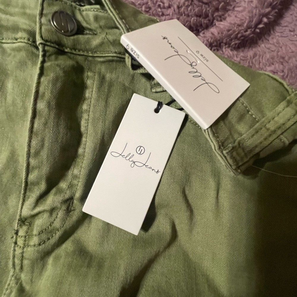 Jeans by Jelly. Size 9 with cuts on knees. NWT - Picture 3 of 6